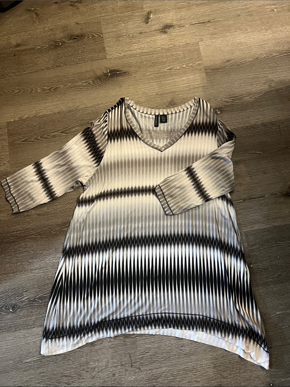 Cynthia Rowley Cream and Black Zigzag V-Neck Tunic